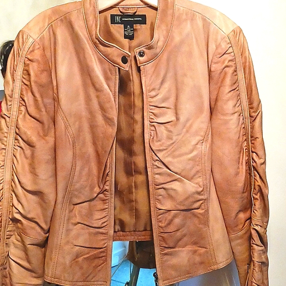 Stunning! INC โ๏ธ Leather Shirred Detail Design Jkt. XL - Picture 6 of 9